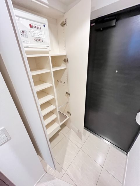 ドゥーエ菊川2階 玄関