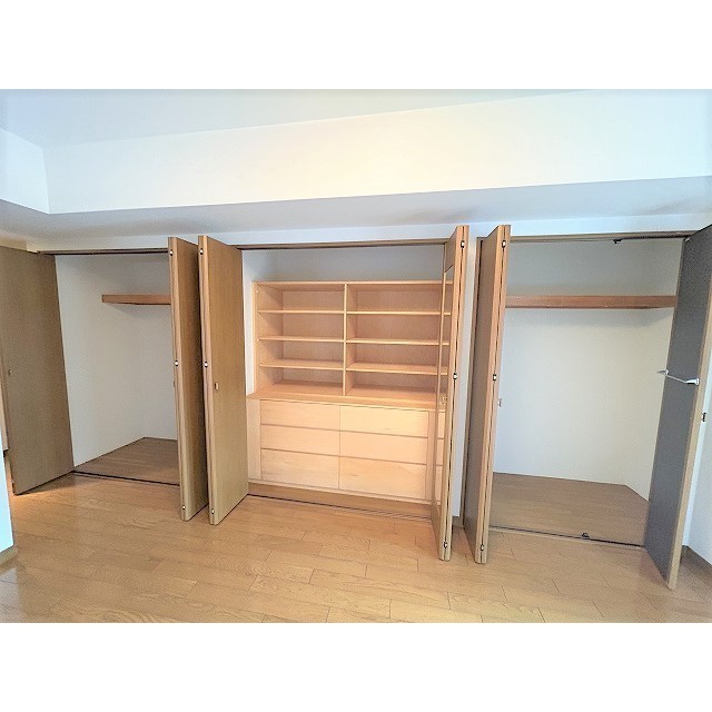 レジデンス等々力 １０帖　収納