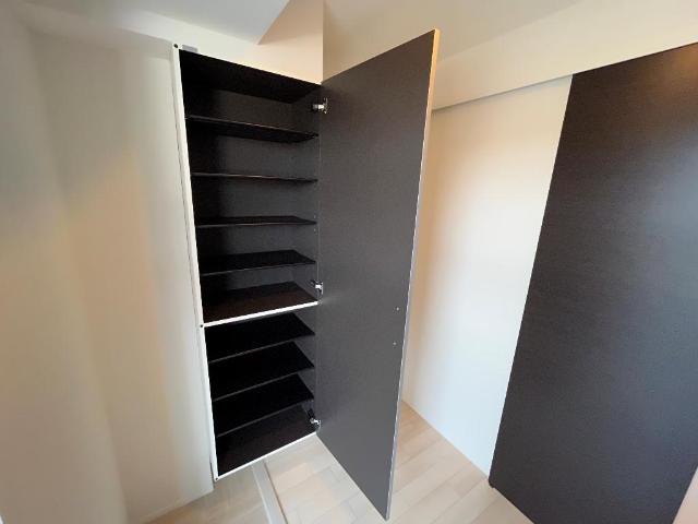 プレジ・マルトモ(ＰＲＥＳＩ・ＭＡＲＵＴＯＭＯ) 下駄箱