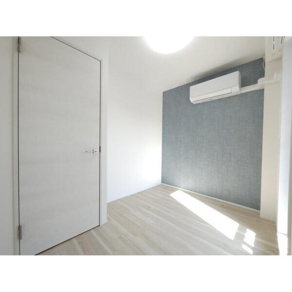 ブルーライトヨコハマ302号室 リビング