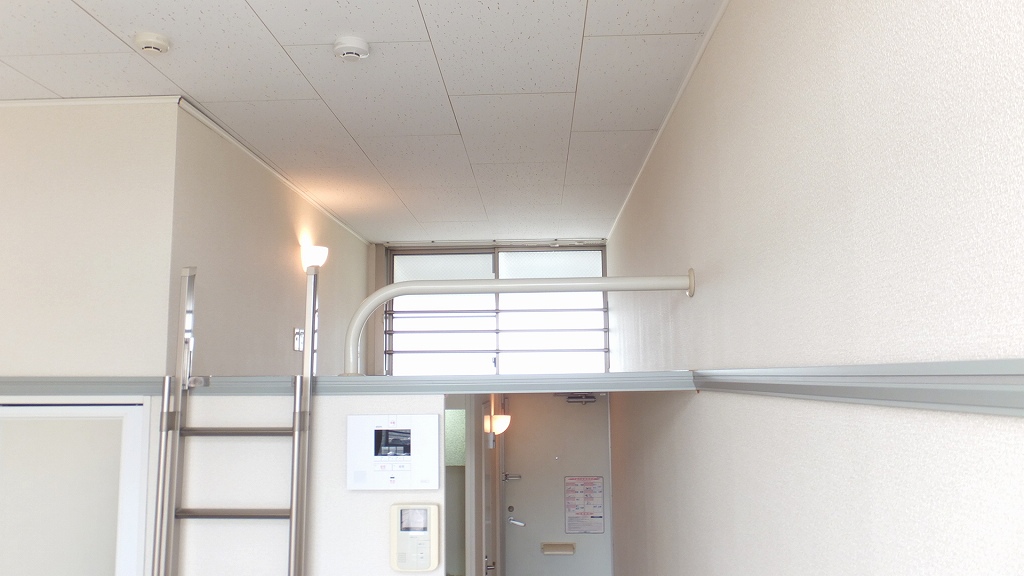 レオパレス緑園邸209号室 ロフトスペース