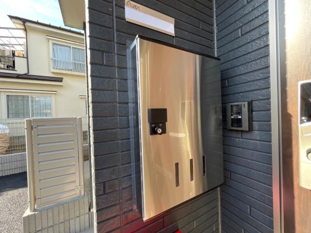 レヴメゾン神山弐番館201号室 宅配ボックス