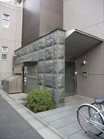 プライムアーバン烏山コート 左手がゴミ置場です