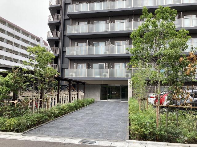 LIME RESIDENCE MINAMI GYOTOKU エントランス横駐輪場