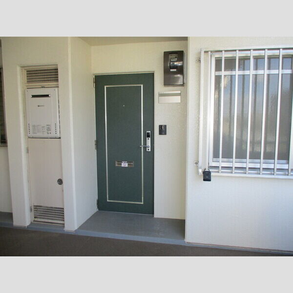 シャインクロコ 玄関