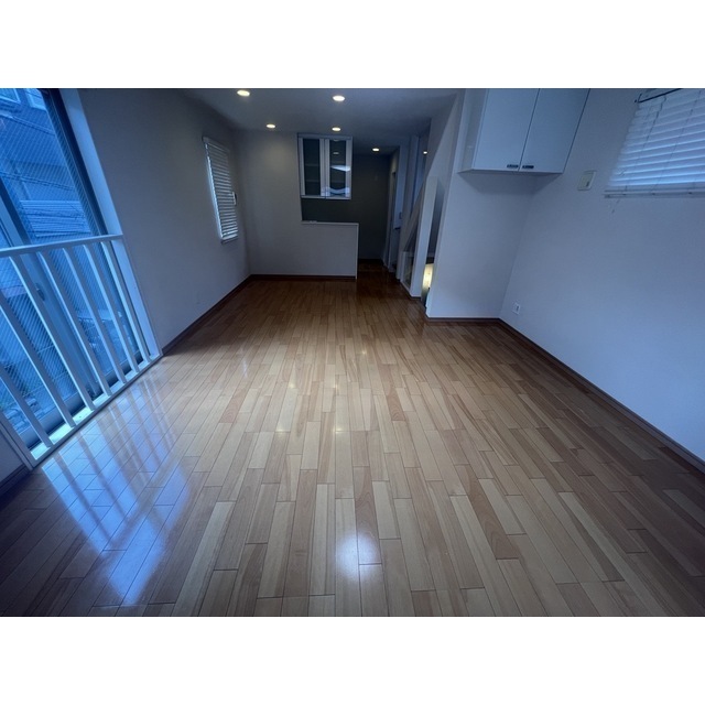 大崎3丁目戸建 カウンターキッチンのリビング
