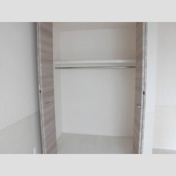 ウエストハイム　Ⅴ 洋室　クローゼット