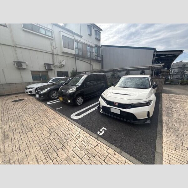 クレール ド ルネ 駐車場