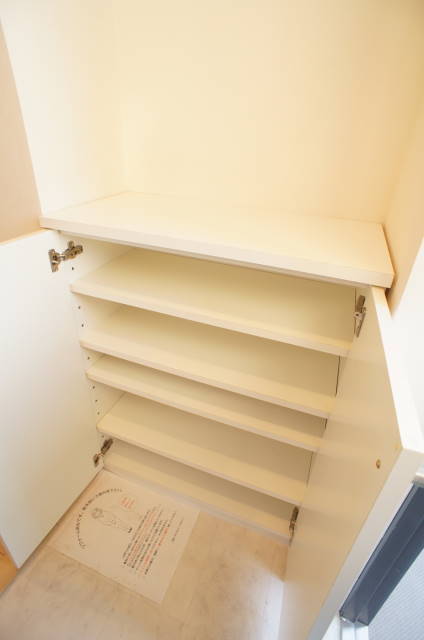 芝コーポ５号館0601号室 十分入る下駄箱です。