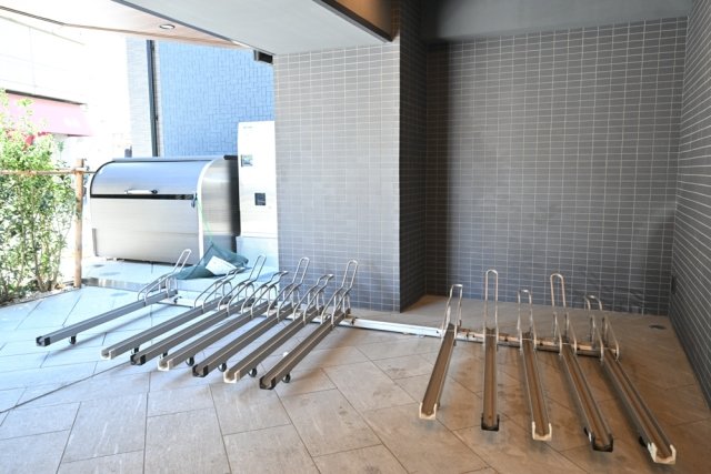 ＧＲＡＮＳＩＴＥ　ＮＡＫＡＭＥＧＵＲＯ4階 駐輪場