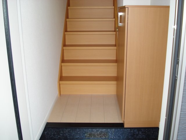 ハッピートモロー203号室 玄関