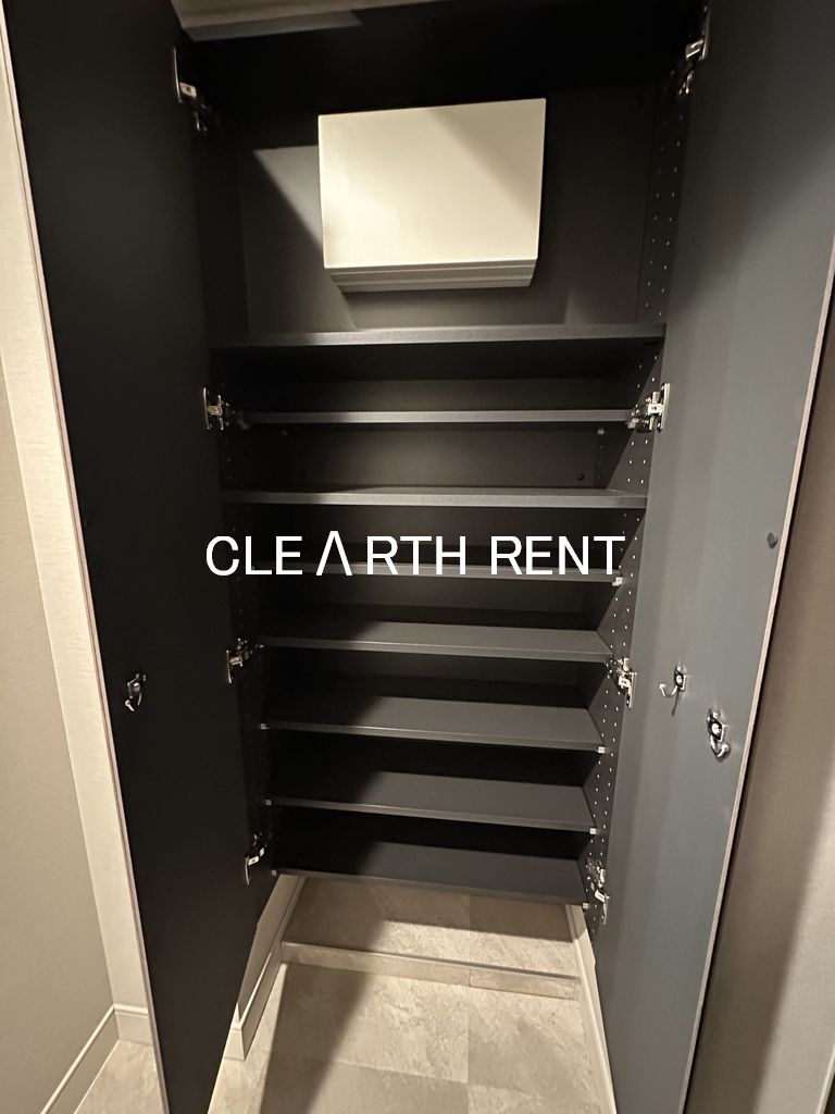 コンシェリア東京 ＜ＨＩＧＡＳＨＩＪＵＪＯ ＲＥＳＩＤＥＮＣＥ9階 トール型下足入れを設置