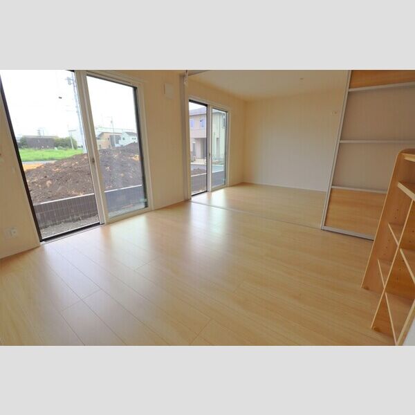 クレール湘南台V　B リビングから洋室方向