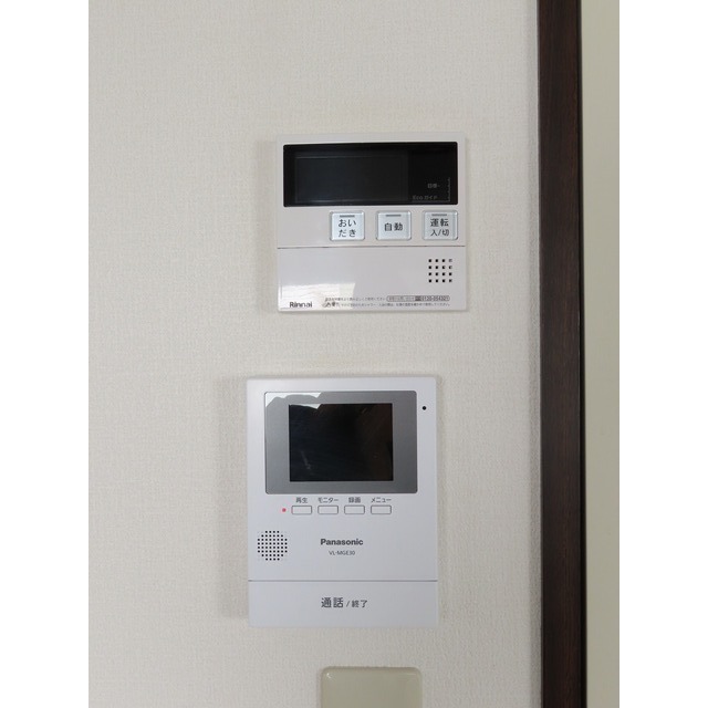 リヴェールシモネＢ101号室 給湯器・モニターホン