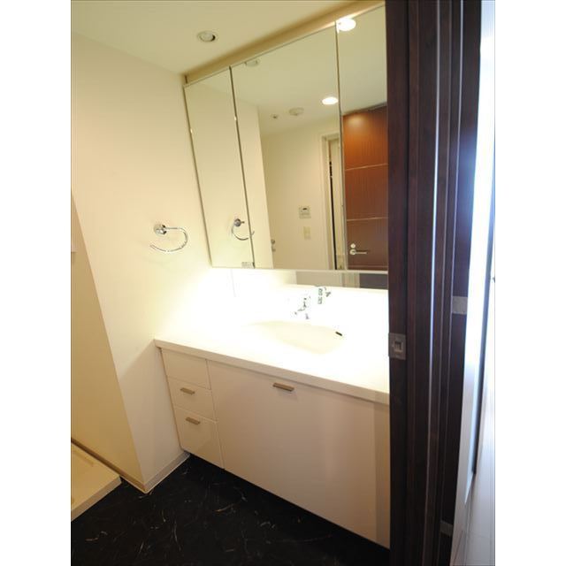 レキシントンスクエア白金高輪1104号室 内観