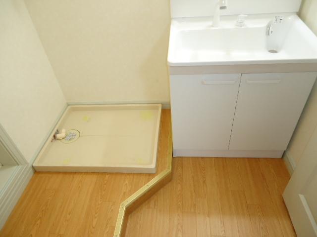 メゾンコリーヌ101号室 洗濯機置場