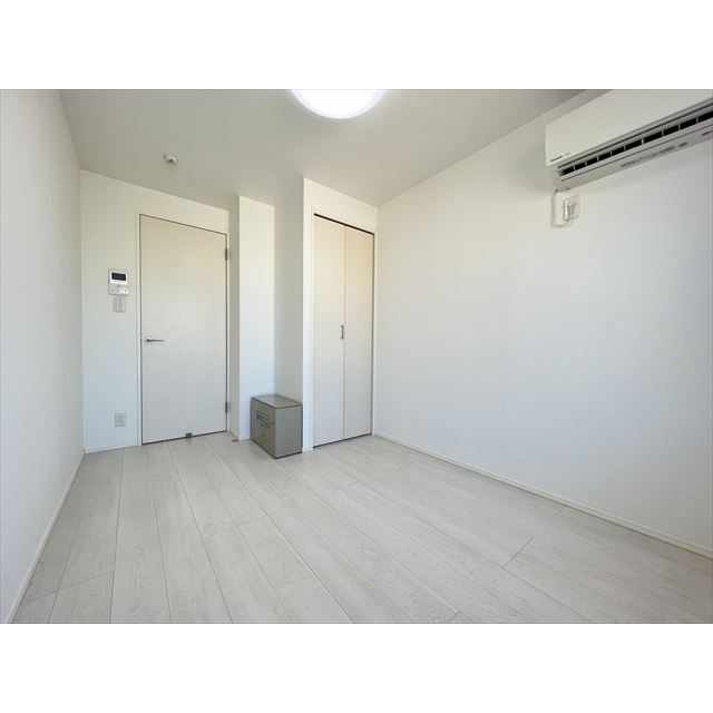 スマイラス新江古田302号室 白が基調で明るい