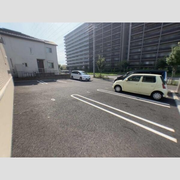 アルバ201号室 駐車場