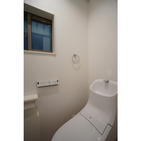 グランドール足立0102号室 トイレ