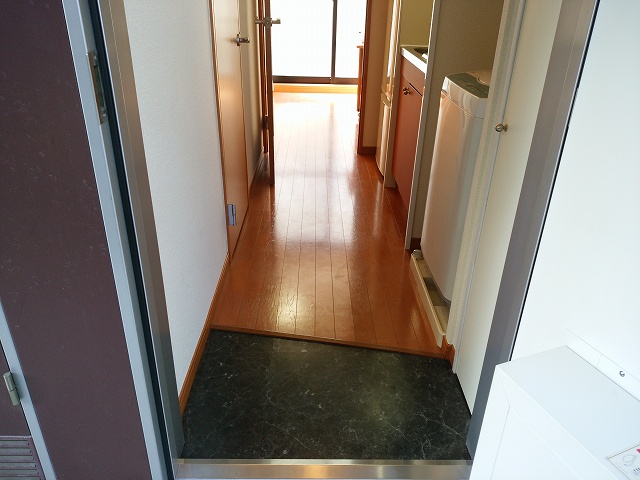 レオパレス横田レジデンス 玄関