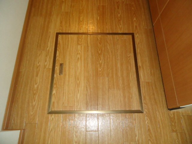 ヤマリハウス　コヤマ102号室 床下収納