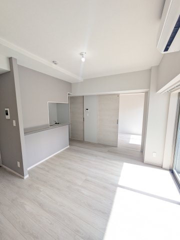 ジェノヴィア六町0101号室 リビング