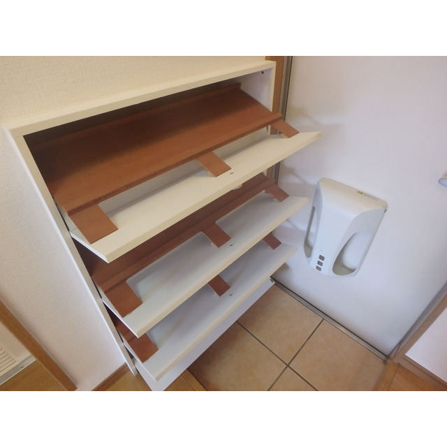 サン・スプリング 内観