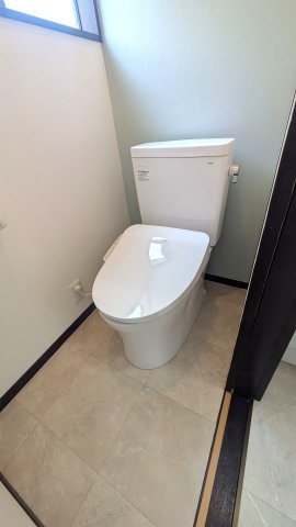 諏訪町３３１戸建 トイレ