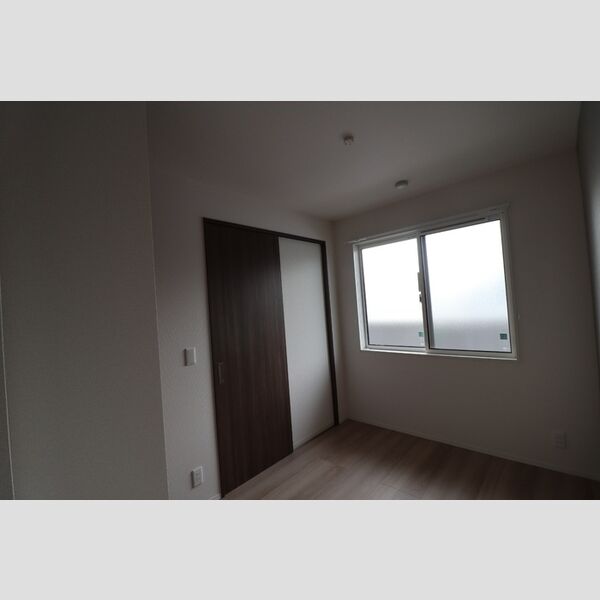 セレスティア白鳥304号室 洋室　約4.1帖