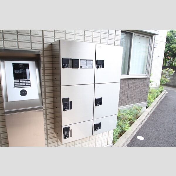 エルサンテ208号室 宅配ボックス