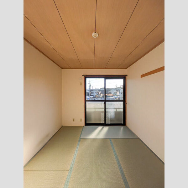 ソレイユ白子　Ⅱ202号室 和室(バルコニー側)