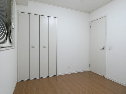 横浜市中区池袋戸建1階 洋室５．０畳・別角度（内装前）