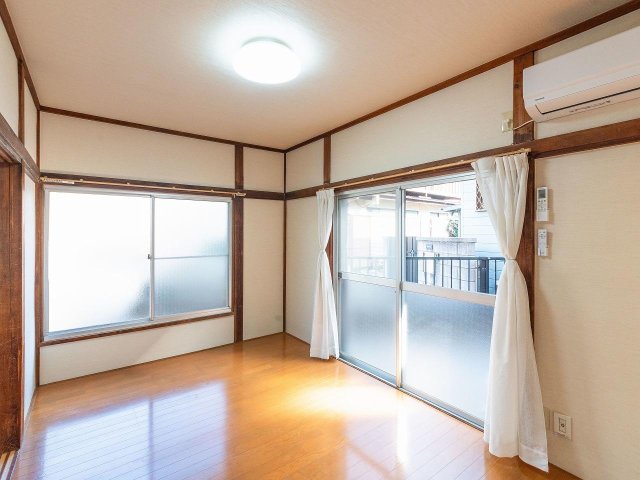 豊平町戸建 新規エアコン設置済みで、入居後すぐに快適に使えます。