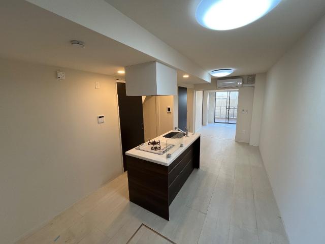 サンセット　ヒルズ（Sunset Hills） リビング