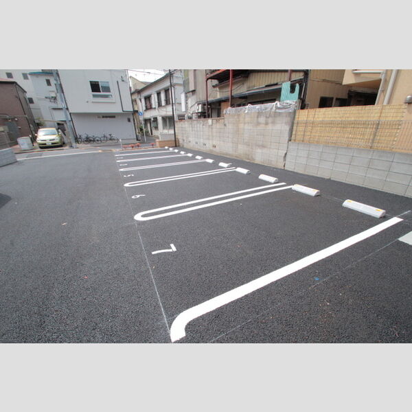 Casa FeliceⅢ201号室 駐車しやすい平置き駐車場完備