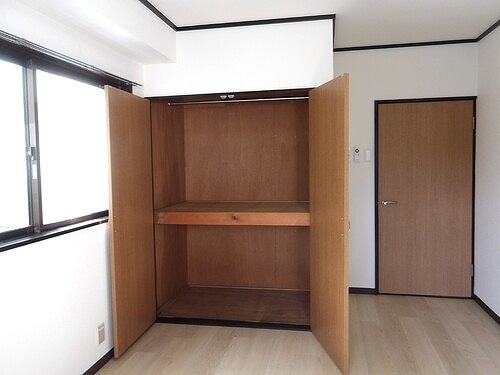 メゾンフラワー1階 洋室約６．５畳クロゼット　※2025年9月撮影