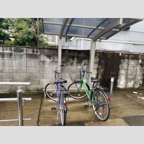 メゾンときわ 屋根付き自転車駐輪場