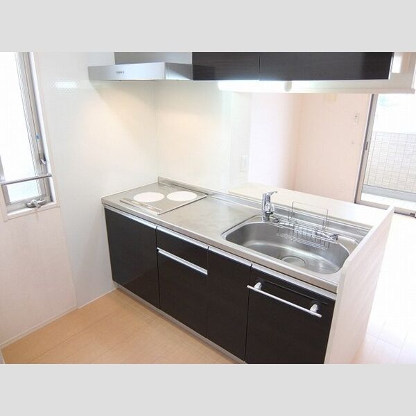 ファインフレッサ301号室 ♪明るい側窓つき対面キッチン♪