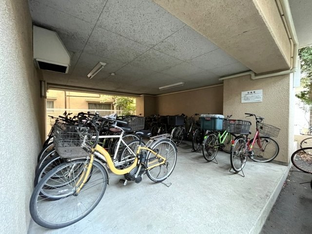 アーバンヒルズ平井3階 駐輪場