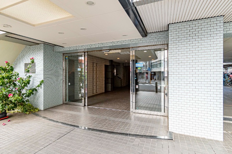 パーク・ノヴァ横浜・井土ケ谷9階 エントランス