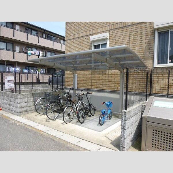 メゾン・ド・サンセール イースト・ウエスト　イースト 駐輪場