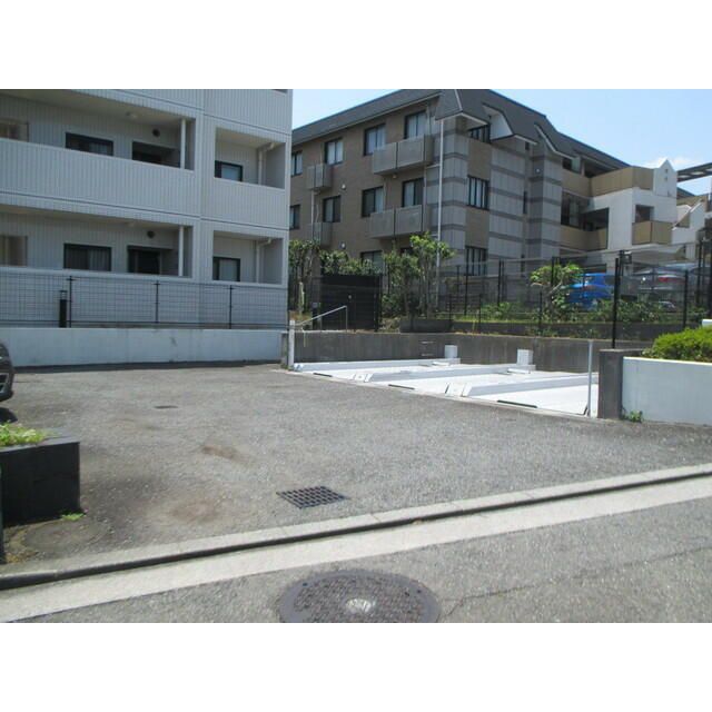 根岸旭台フーガ 駐車場