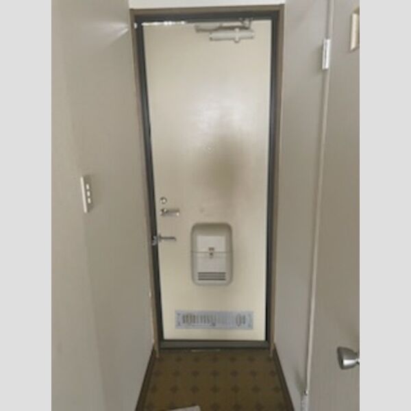 グレースコート102号室 玄関