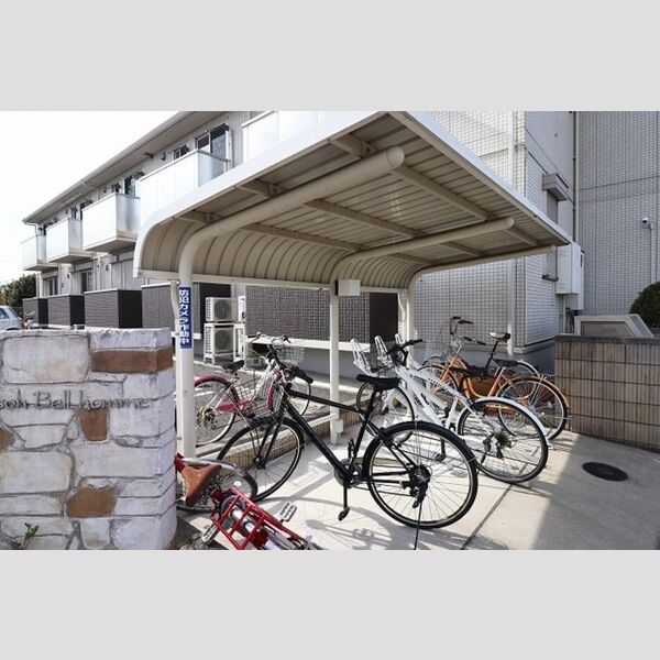 メゾン ベローム101号室 駐輪場