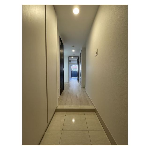 オープンブルーム川口並木1006号室 玄関→リビング