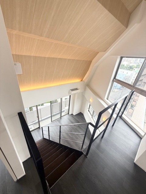 レジディア恵比寿Ⅲ9階 階段