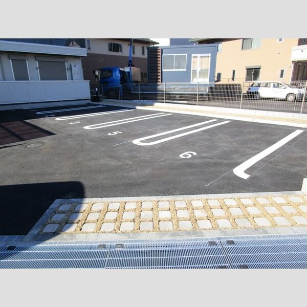 アレクシス 駐車場(要空き確認)