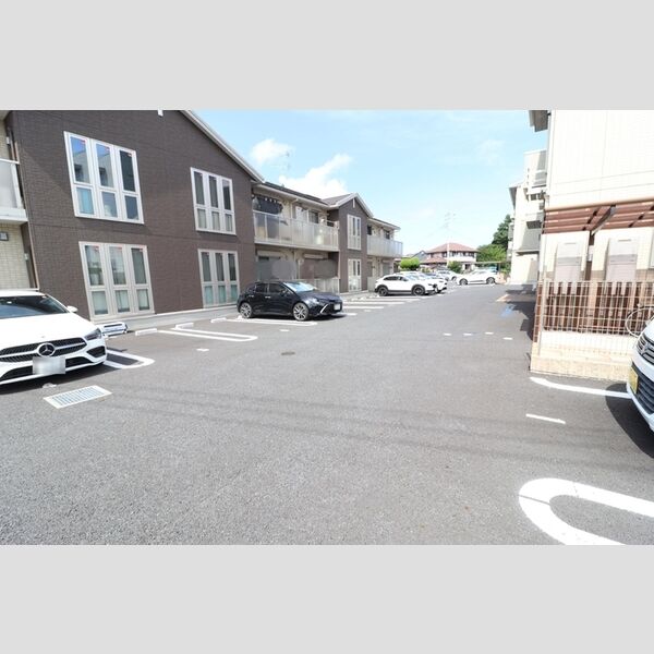 La Crece　W棟 駐車場