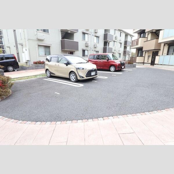 リーフハイツ305号室 駐車場