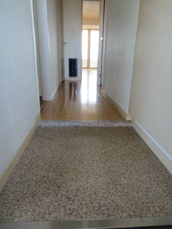 ロングエイトⅢ9階 玄関